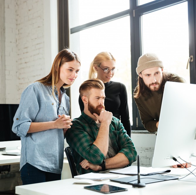 Dezvoltare Aplicații Mobile și Webbased Personalizate