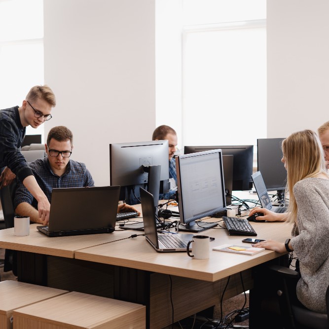 Software la Comandă - Dezvoltare Software Personalizată